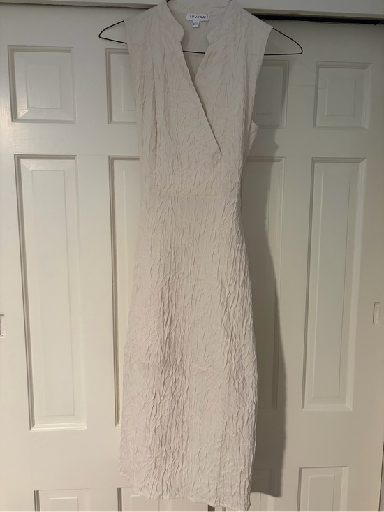 Luukaa Dresses & Skirts - Luukaa Cream Sleeveless V-Neck Midi Dress